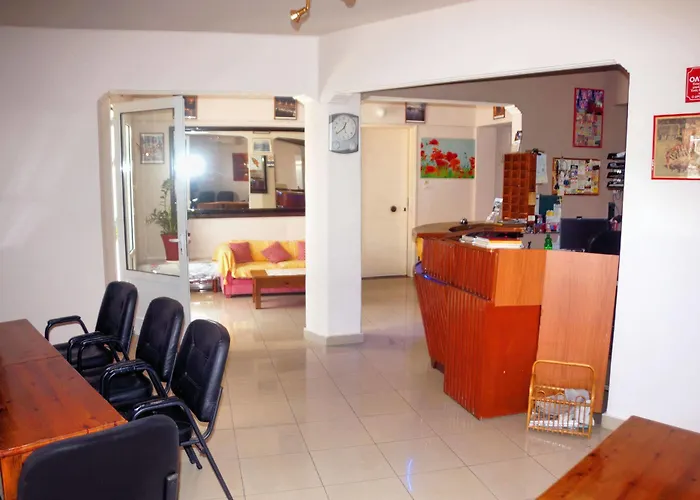 Star Hotel *