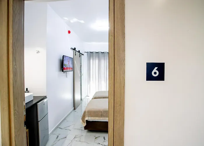 Star Hotel *